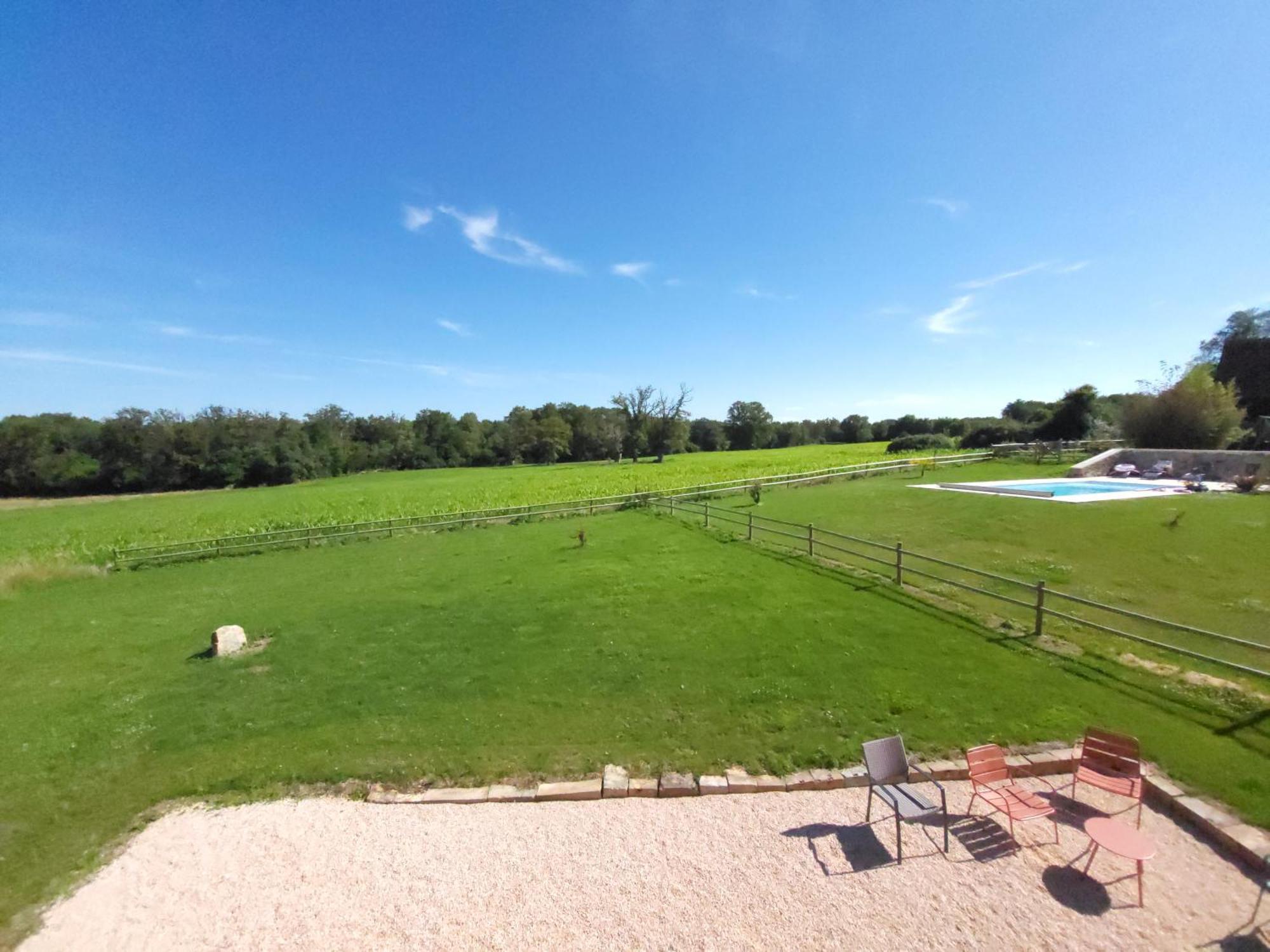 Gite Au Centre De La France Vesdun Bagian luar foto