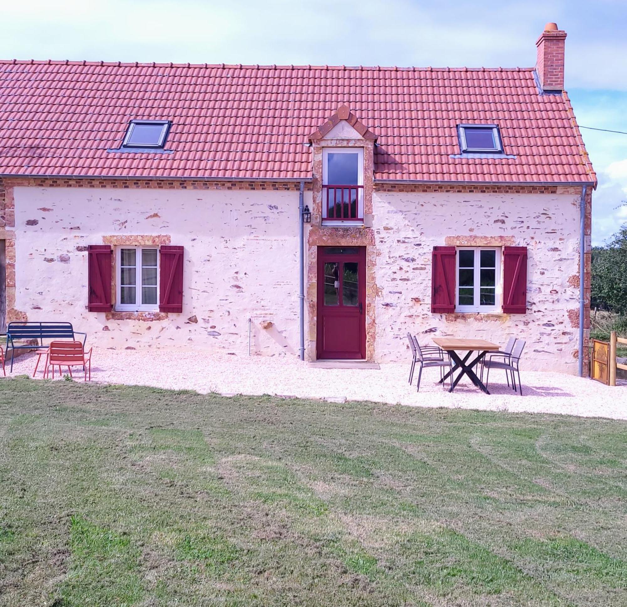 Gite Au Centre De La France Vesdun Bagian luar foto
